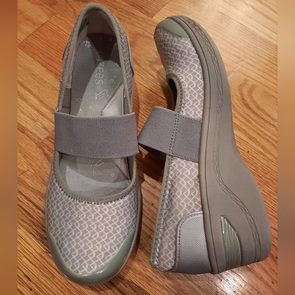 Bzees Mary Jane Shoes - Grey Gray - Size 10